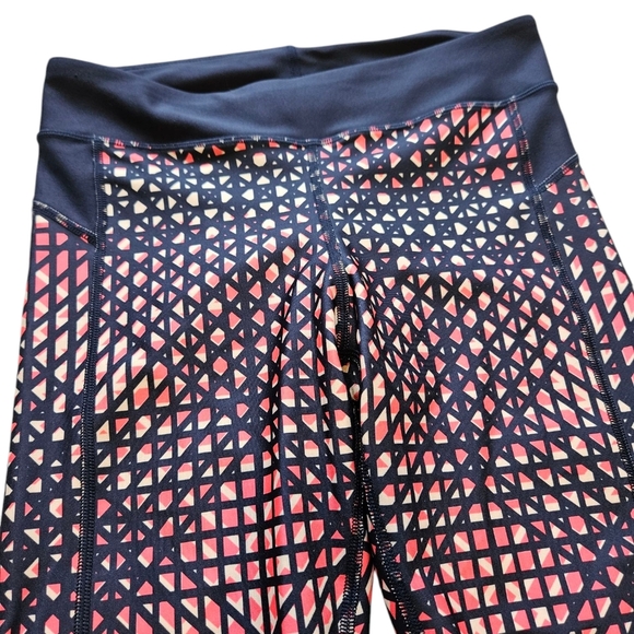 Under Armour Heatgear Printed Navy Pink Capri Leggings Woman Size Small Capri - Picture 2 of 6